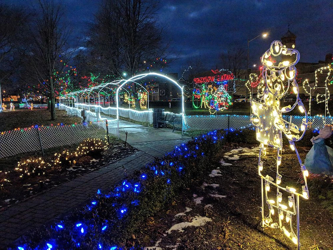 Photo of christmas lights display in quinte west