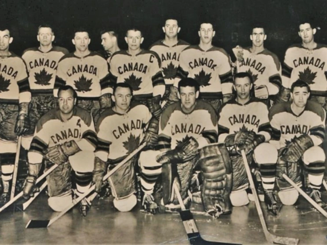 The 1959 Belleville McFarlands were, from back row, left: Moe Benoit, Red Berenson, Lou Smirke, Lionel Botly, Floyd Crawford, Al Dewsbury, Davey Jones, George Gosling, John McLellan. Front row, from left: J.P. Lamirande, Ike Hildebrand, Gordie Bell, Denis Bouchan, Barton Bradley. Photo by Supplied photo