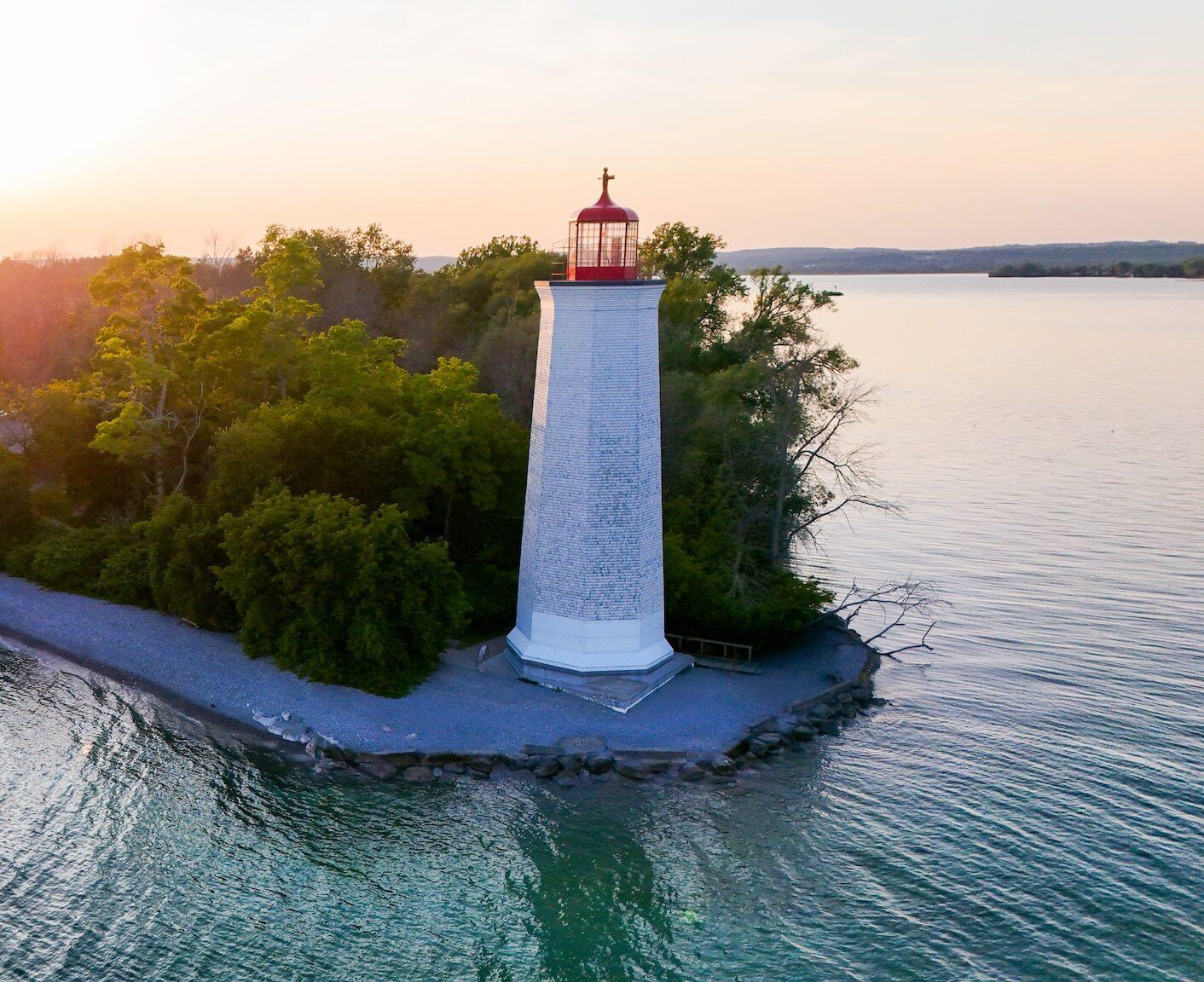 Image of the lighthouse at Presqu'ile Provincial Park in Brighton